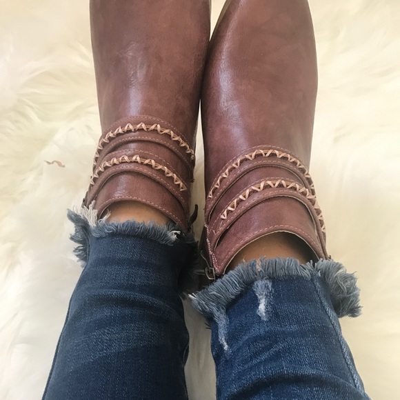 Destructed Skinny Jean - Picture 5 of 7